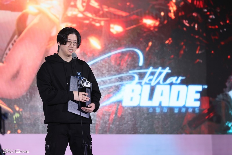 총 7개 부문을 독식한 시프트업의 김형태 대표.