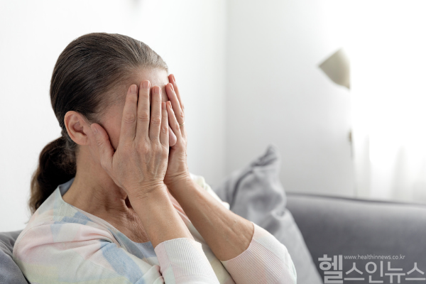 겨울에 더 심해지는 여성 요실금, 기침이나 재채기 등 복부 내 압력 증가하면 증상 나타나… 원인별 치료방법 다르고 평소 생활 습관 개선이 필요하다. (클립아트코리아)