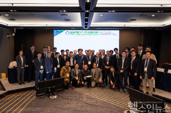 고대구로병원 고난도 중재지술 시연회(CCI 2024)에 참석한 국내외 전문가들이 포즈를 취하고 있다. (고대구로병원 제공)