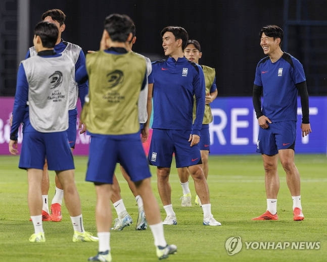 '축구하기 딱 좋은 상황' 홍명보호, 승리 위한 최적 조건...양탄자 잔디+붉은 유니폼