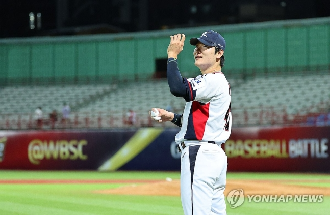 '혼신의 역투' 곽빈, 쿠바 상대로 4이닝 3피안타 5탈삼진 무실점 쾌투