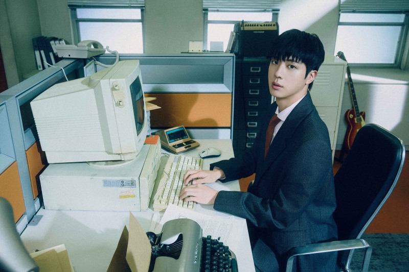 BTS 진, 15일 신보 ‘Happy’ 발매…“제 취향을 충분히 녹인 앨범, ‘노래 좋다’는 반응 나오면 행복할 것”