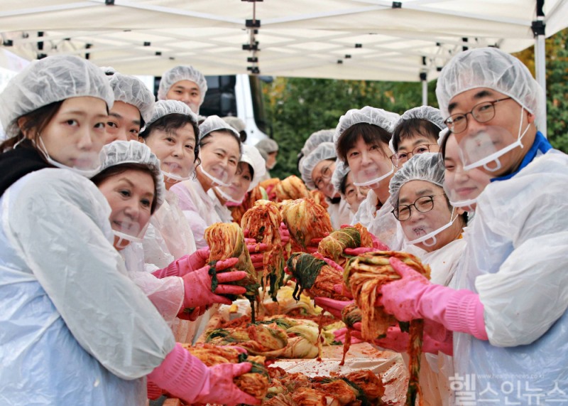 대한적십자사는 고려아연과 함께 취약계층 따뜻한 겨울나기를 위한 나눔활동을 전개했다고 밝혔다. (대한적십자사 제공)