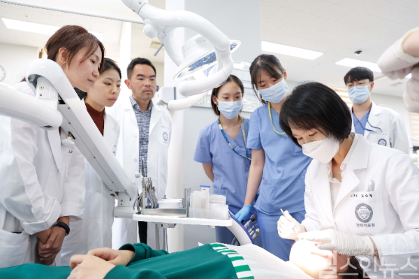경희대치과병원, 해외 치과의사 대상 ‘수면무호흡 교정치료’ 학술교류 진행 모습 (경희대치과병원 제공)