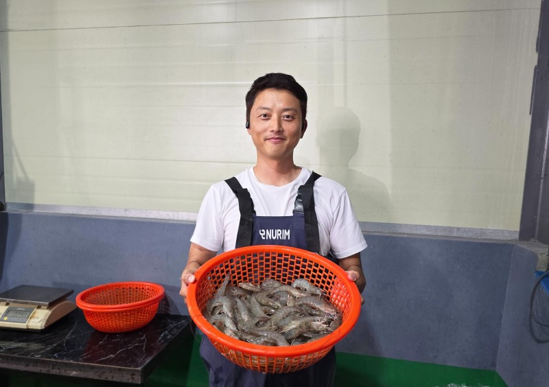 전라남도 신안군에 위치한 한길수산의 박진형 대표