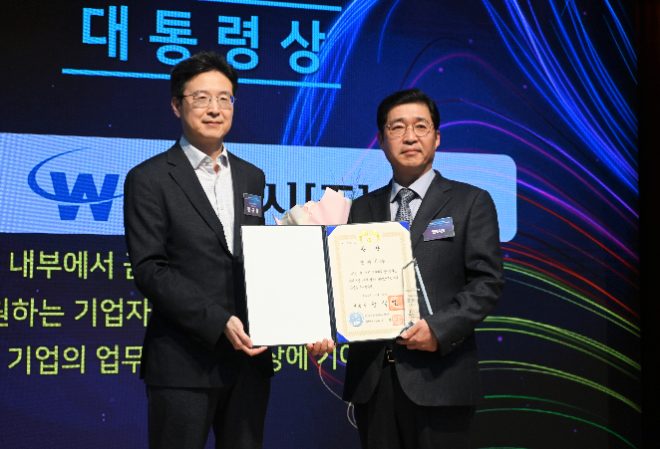 강원주 웹케시대표가 '제19회 대한민국 인터넷대상'에서 대통령상을 수상했다. ⓒ 웹케시