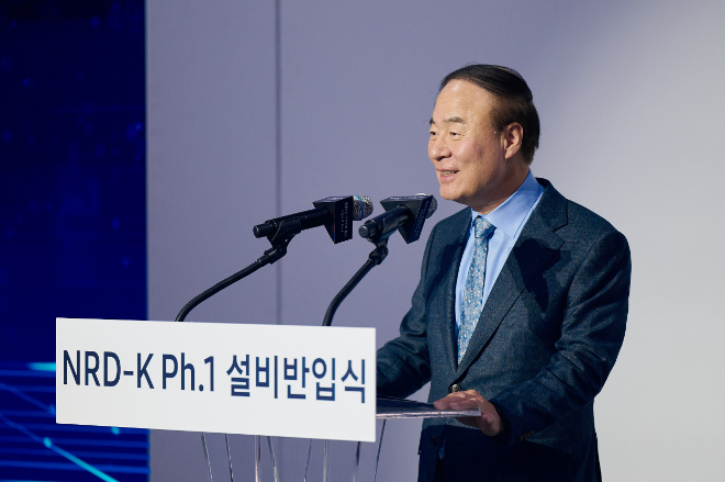 삼성전자는 18일 기흥캠퍼스에서 차세대 반도체 R&D단지 ‘New Research & Development – K’(이하 NRD-K) 설비 반입식을 개최했다고 밝혔다. 사진은 18일 삼성전자 기흥캠퍼스에서 열린 NRD-K 설비반입식에서 전영현 부회장이 기념사를 하는 모습. (사진 = 삼성전자 제공)