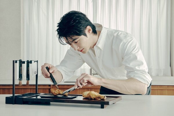 교촌치킨 신규 모델 관련 이미지. ⓒ교촌치킨