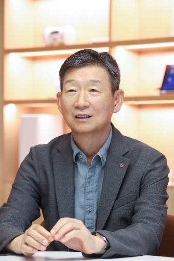 LG유플러스 황현식 대표가 KAIST(카이스트) 공과대학이 선정한 2024년 ‘올해의 자랑스러운 동문’으로 선정됐다. ⓒLG유플러스