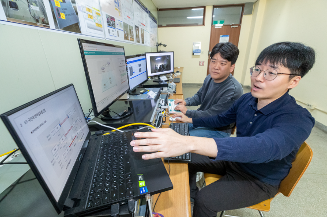 KT가 ‘하이브리드 양자보안 VPN서비스’를 위한 양자보안망 실증을 완료했다고 19일 밝혔다. ⓒKT