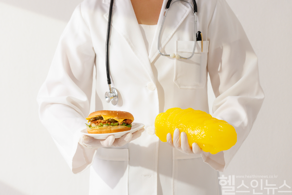 비만인 일수록 만성질환 유병률이 높고 소화기 증상을 호소하는 일이 많은 것으로 알려져 각별한 주의가 요구된다. (클립아트코리아)