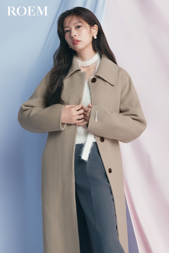 로엠의 뮤즈 정소민의 화보 (이랜드월드 제공)