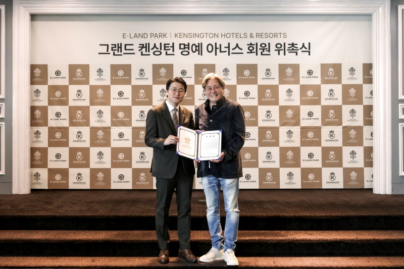 이랜드파크는 켄싱턴호텔 여의도에서 협약식을 열고 배우 최민식을 그랜드 켄싱턴 명예 아너스 회원으로 위촉했다. (이랜드파크 제공)