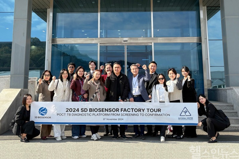 몽골 질병청의 에스디바이오센서 청주공장 방문 사진 (에스디바이오센서 제공)