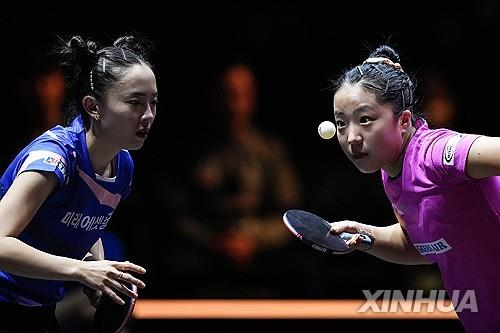 한국 여자탁구 '황금 콤비'인 신유빈(오른쪽)과 전지희