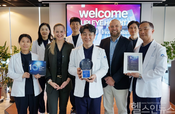 대전밝은누리안과병원 의료진과 독일 자이스(ZEISS)본사 대표단 (대전 밝은누리안과병원 제공)