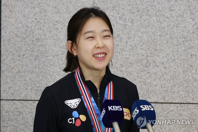 인터뷰하는 김민선