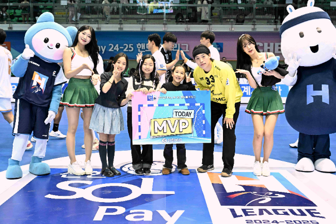 경기 MVP를 차지한 SK호크스 김희수 골키퍼 / 사진제공=대한핸드볼협회