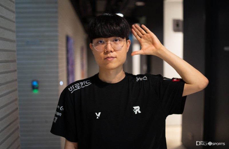 kt와 3년 계약을 체결한 '커즈' 문우찬.