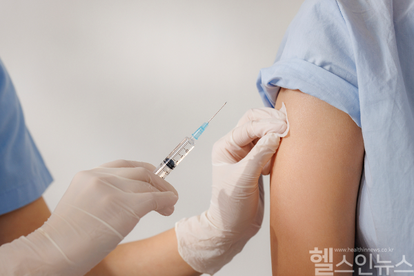 질병관리청의 국가예방접종 지원 정책이 '나와 자녀에 도움된다' 등 긍정적 인식 90.0% 이상 높은 것으로 나타났다. (클립아트코리아)