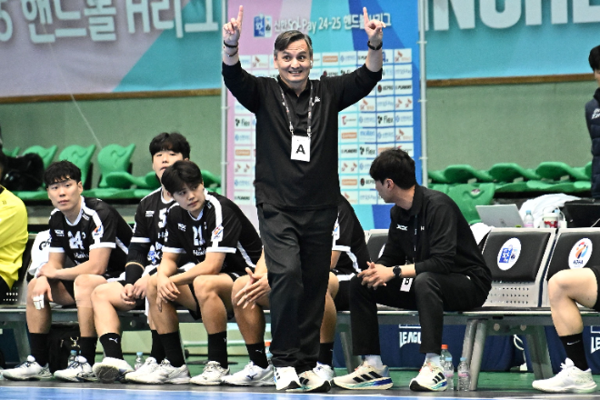SK호크스 누노 알바레즈 감독 / 사진제공=한국핸드볼연맹