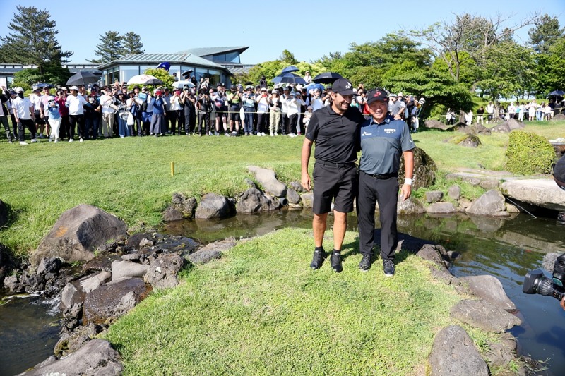 SK텔레콤 오픈에서 역대 최고령 우승 기록을 세운 최경주 사진=KPGA