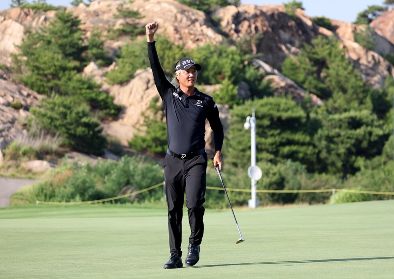 비즈플레이-원더클럽 오픈 with 클럽72_에서 우승한 허인회 사진=KPGA