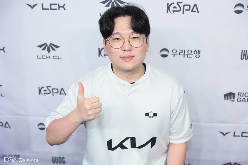 '바이블' 윤설.
