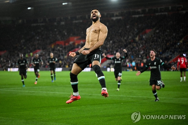 골세리머니를 펼치는 리버풀의 무함마드 살라흐
