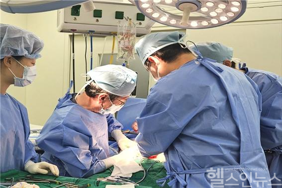박광민 센텀종합병원 간담췌외과 의무원장팀이 수술을 진행하는 장면 (센텀종합병원 제공)
