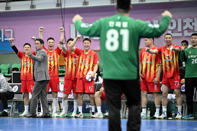 환호하는 상무피닉스 선수들 / 사진제공=한국핸드볼연맹