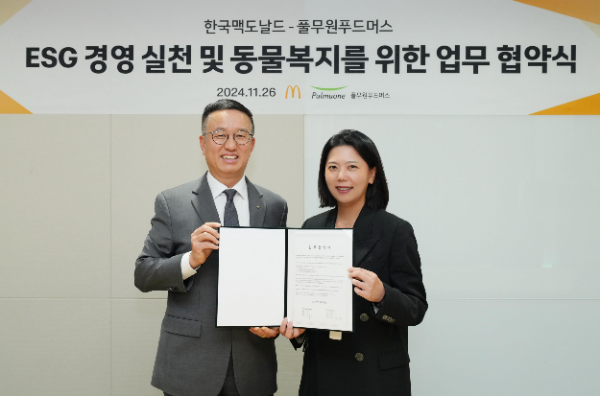 왼쪽부터 풀무원푸드머스 천영훈 대표, 한국맥도날드 김기원 대표