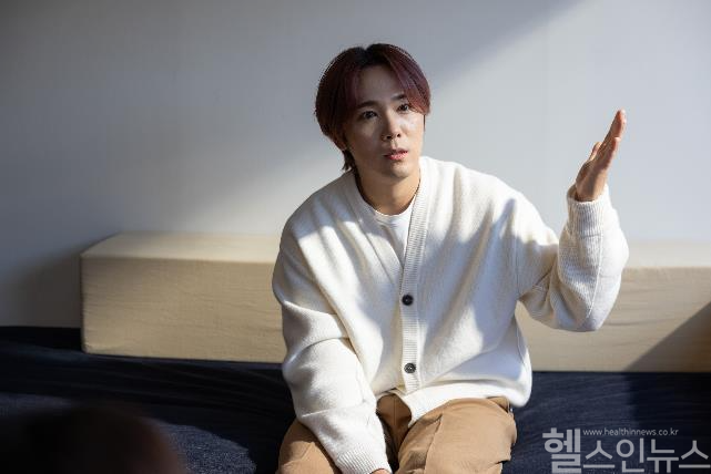 한국노바티스는 지난 22일 소피텔 엠배서더 서울에서 진행된 제32회 한국PR대상에서 가수 이홍기가 ‘올해의 홍보대사상’을 수상했다고 밝혔다. (한국노바티스 제공)