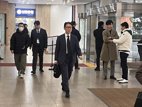 28일 개최된 한미사이언스 임시 주총에 참석하는 임종훈 한미사이언스 대표 (연합뉴스 제공. 유한주 촬영)