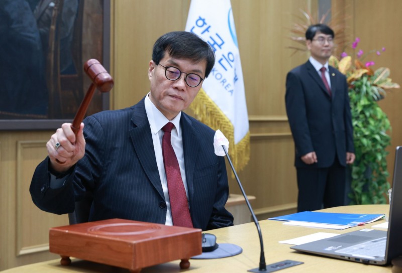 이창용 "엇갈린 금리인하 의견...향후 가계대출, 환율 고려해 인하 시기 조정"