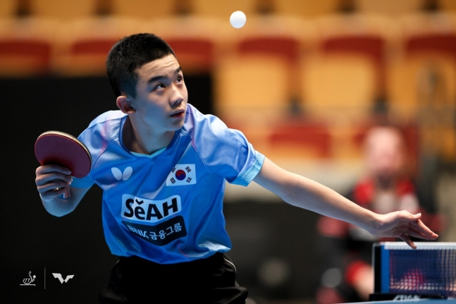 세계청소년탁구선수권 U-15 남자단식에 출전한 이승수의 경기 장면