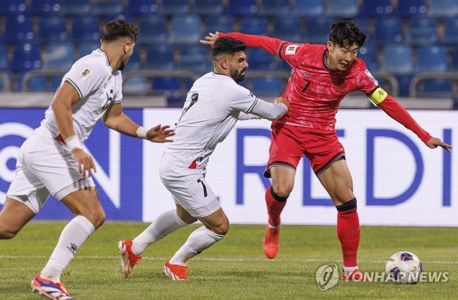 후반 득점위해 종횡무진하는 손흥민