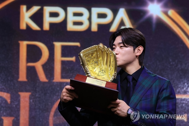 김도영, 리얼글러브 어워드서 올해의 선수상 수상