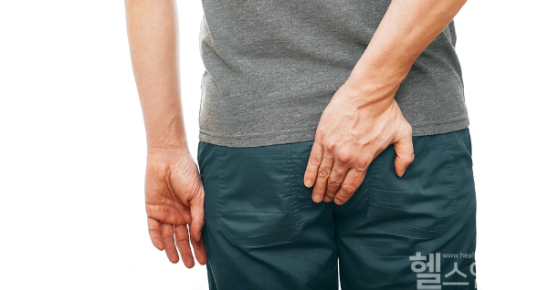 추운 겨울철 발생 위험 높고 악화되기 쉬운 치루. 여성보다 남성에게 흔하고 방치하면 더 복잡하고 심각한 상황으로 이어져... 조기 치료 중요 (클립아트코리아)