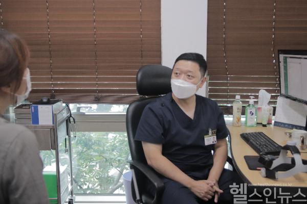 이일우 온종합병원 이비인후과 과장(이비인후과 전문의) 진료 모습 (온종합병원 제공)