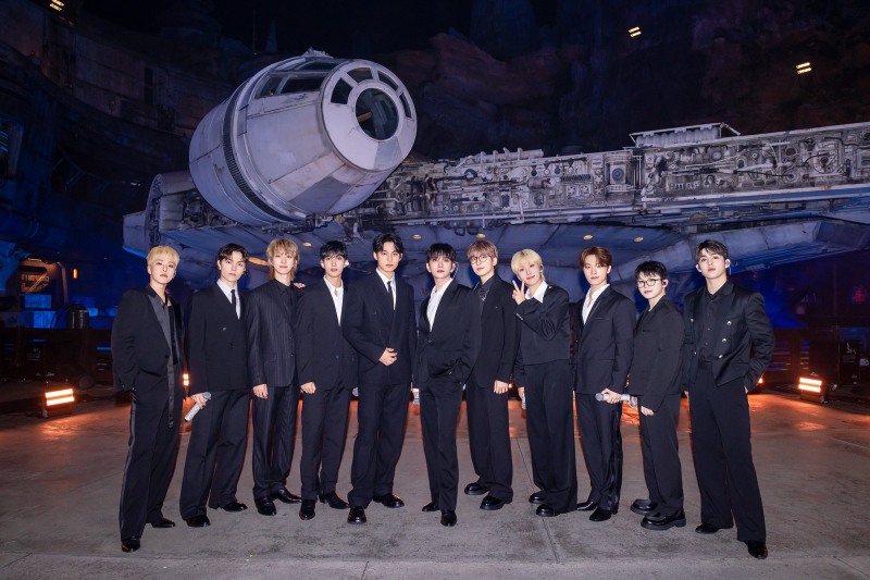 세븐틴, 글로벌 사로잡은 ‘라이브 강자’…美 디즈니 연말 특집 무대 장식