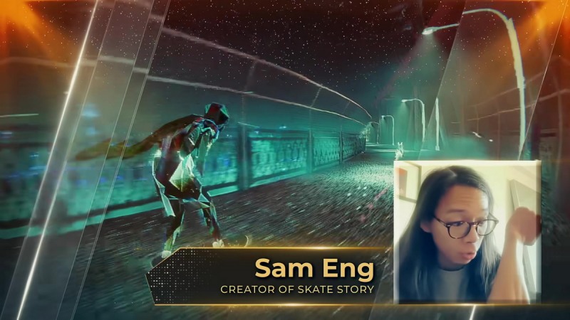 개발 중 스케이트보드를 타다가 팔이 부러졌다고 불평한 샘 엥(출처='디볼버 딜레이드' 2024 영상 캡처).