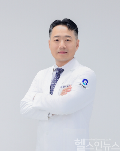 배우식 굳건병원 원장