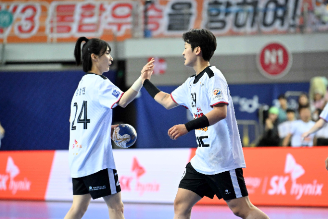 SK슈가글라이더즈 유소정과 강경민 / 사진제공=한국핸드볼연맹