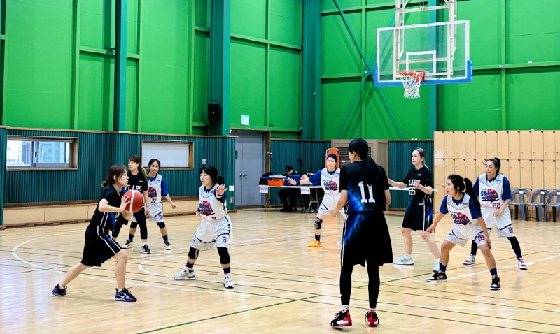 '포위드투 글로벌 마더스' 다문화 어머니 농구단 농구경기 장면. (제공= 한국농구발전연구소)