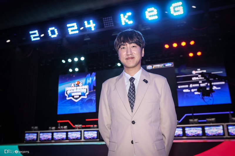KeG 리그 결선서 해설자를 맡았던 kt 롤스터 김관형.