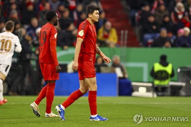 아쉬워하는 김민재