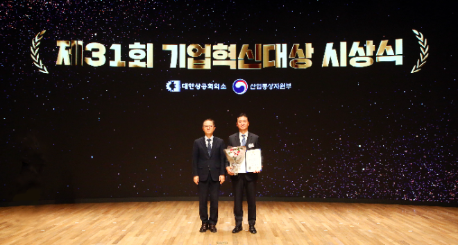 (우측부터) 정일택 금호타이어 대표이사 사장, 이승렬 산업통상자원부 산업정책실장의 모습 ⓒ금호타이어