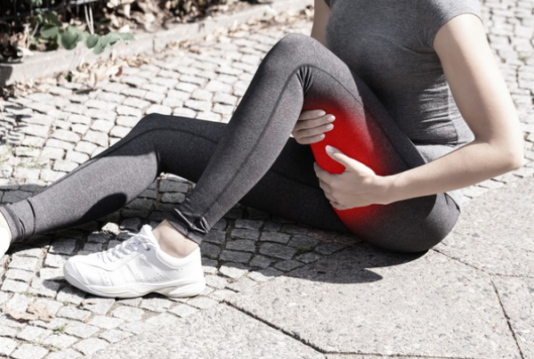 갑작스러운 운동이나 과격한 동작은 '지연성 근육통'을 일으킬 수 있다. 운동 전·중·후 근육 이완을 통해 증상을 예방할 수 있다. (클립아트코리아 제공)