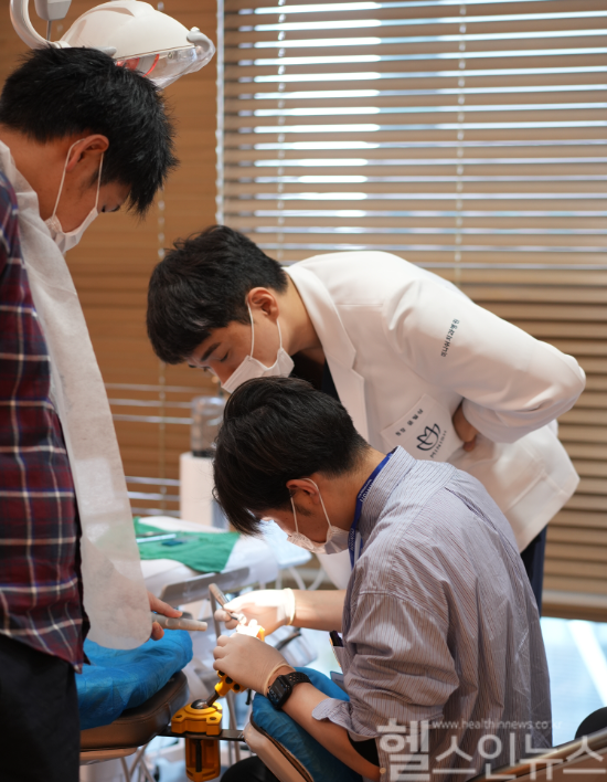 미니쉬 프렙 실습을 지도하는 모습 (미니쉬테크놀러지 제공)